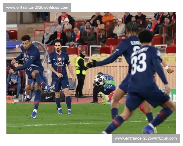 吉拉西梅开二度终结拉莫斯！欧冠金靴盛赞传奇后卫：这是顶级对抗